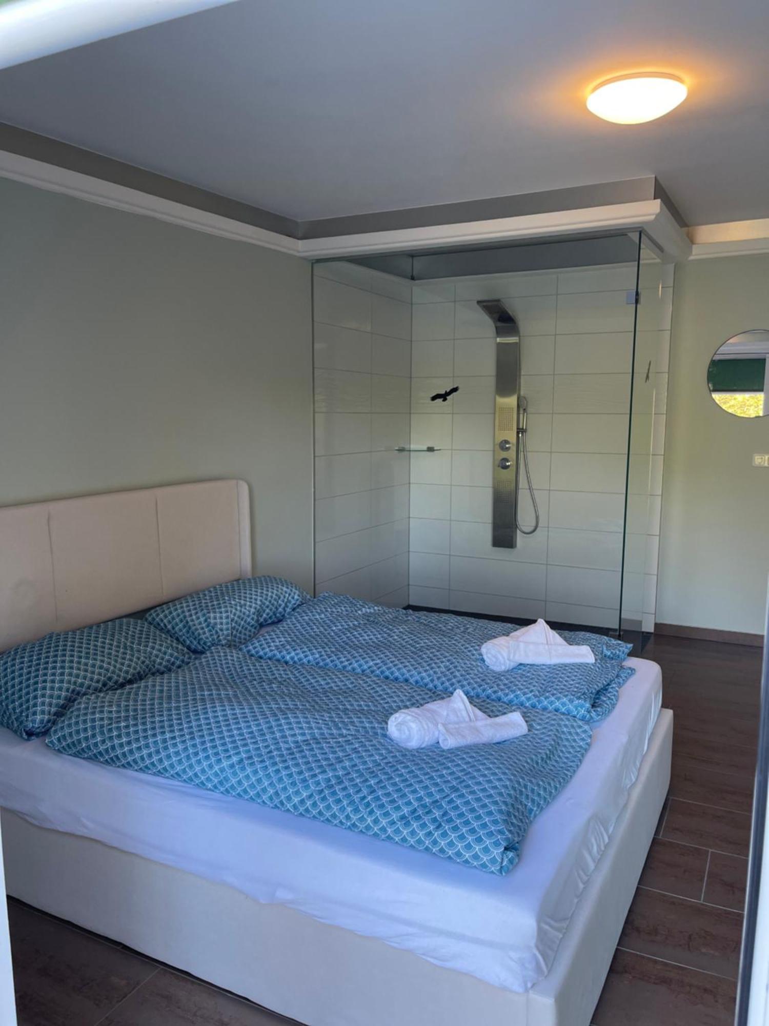 Kavkaz Restaurant & Hotel Lohmar Kültér fotó